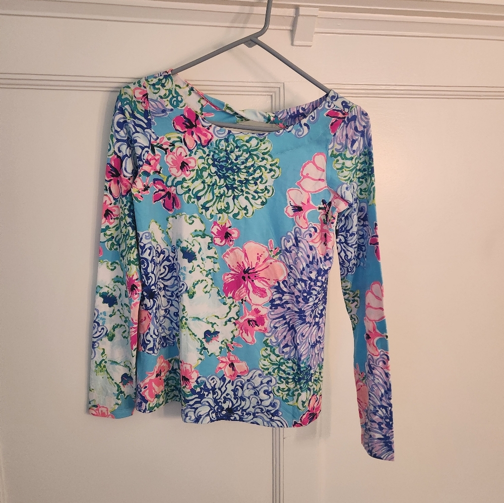 Lily Pulitzer Long sleeve top w cute cut out back detail Size XS